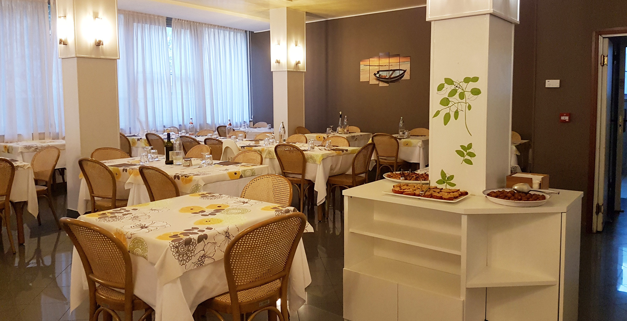 media.Slide-Ristorante_1Hotel-Desiré-Riccione